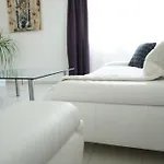 Luxus 3.5 Zimmer-Wohnung-Balkon-Whirlpool-Parking