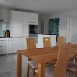 Luxus 3.5 Zimmer-Wohnung-Balkon-Whirlpool-Parking