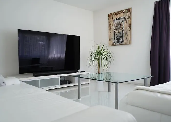 Luxus 3.5 Zimmer-Wohnung-Balkon-Whirlpool-Parking