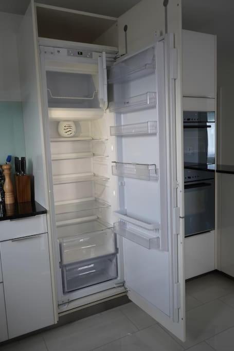Apartment Luxus 3.5 Zimmer-wohnung-balkon-whirlpool-parking *