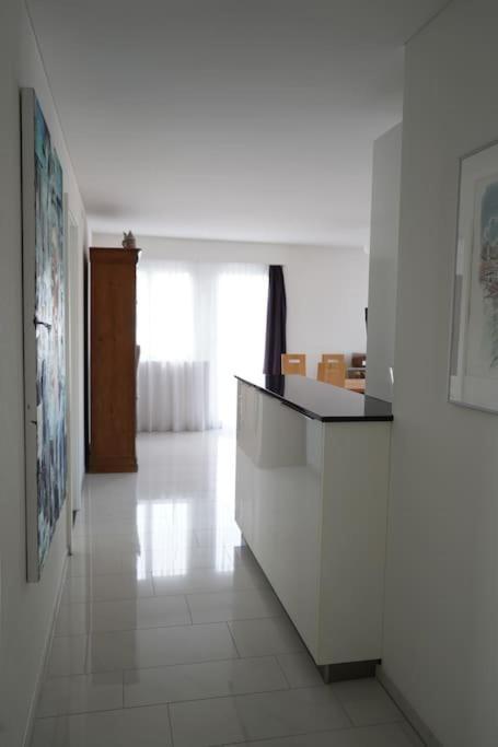 Apartment Luxus 3.5 Zimmer-wohnung-balkon-whirlpool-parking