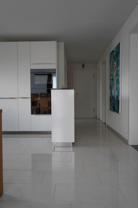 Luxus 3.5 Zimmer-wohnung-balkon-whirlpool-parking Apartment *