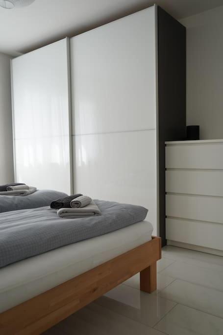 Luxus 3.5 Zimmer-wohnung-balkon-whirlpool-parking