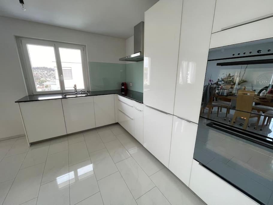 Luxus 3.5 Zimmer-wohnung-balkon-whirlpool-parking Apartment