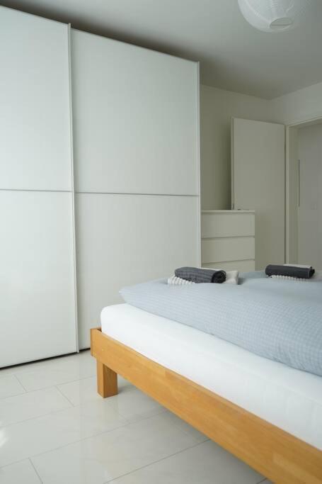 Luxus 3.5 Zimmer-wohnung-balkon-whirlpool-parking *